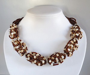 Cream Crystal beads necklace - HMJS