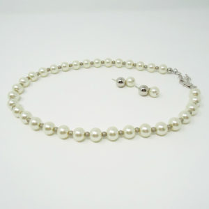 Pearl Jewellery Set by HMJServices