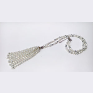 Off-white pearl tassel necklace by HMJServices